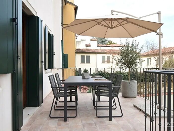 Appartamento quadrilocale in affitto in Via Savonarola, Padova
