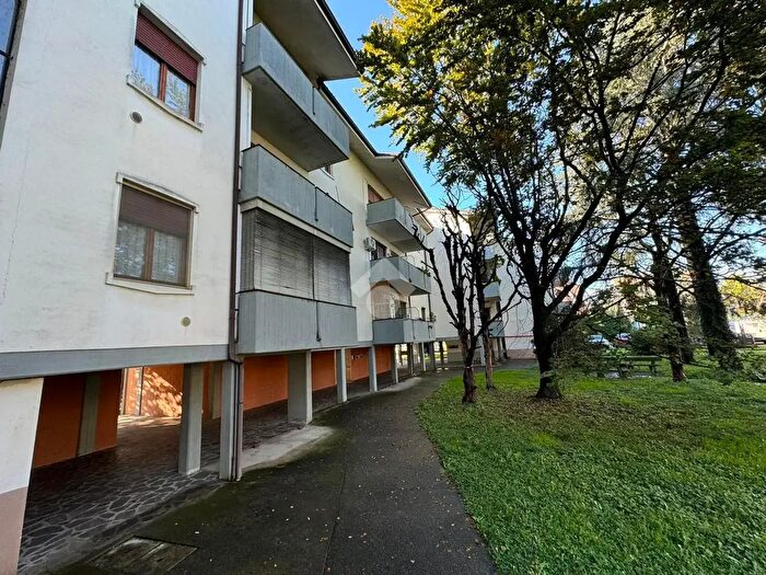 Appartamento trilocale in affitto in Via Treviglio, Calvenzano