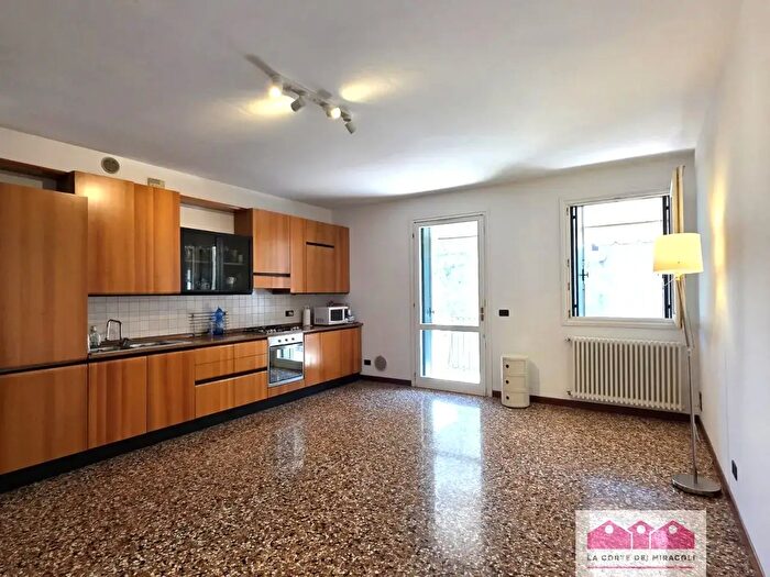 Appartamento quadrilocale in vendita in Via Nino Bixio, Vicenza