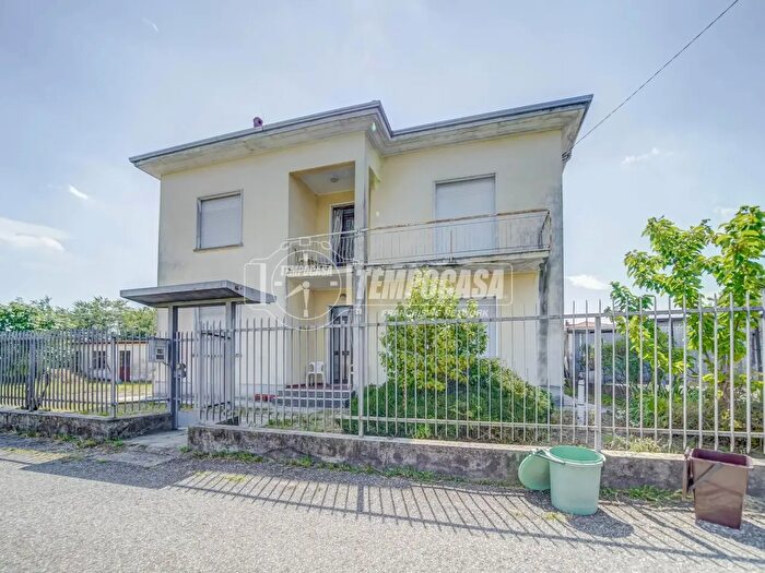 Casa con 8 locali in vendita in Via Filippo Turati, Fagnano Olona