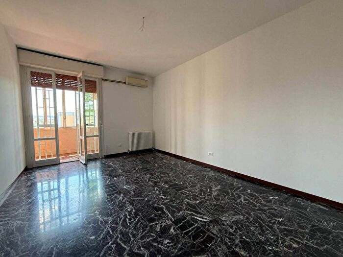 Appartamento quadrilocale in affitto in Via Spina, Mazzini Fossolo, Bologna