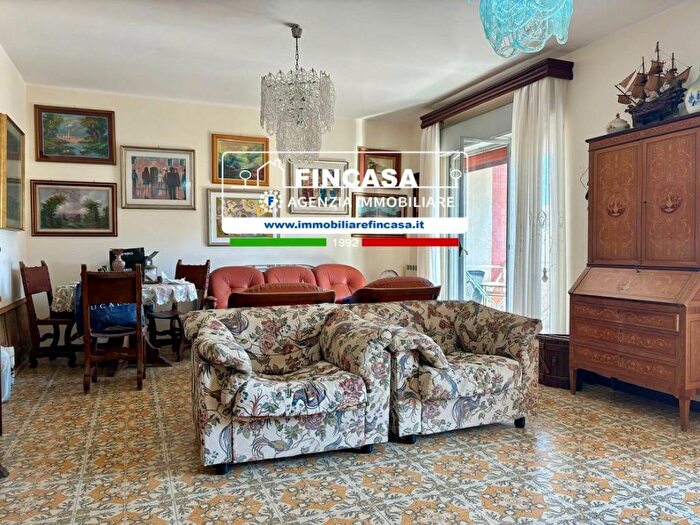 Appartamento con 6 locali in affitto in Viale Regina Margherita, Regina Margherita Torrente Trapani, Messina