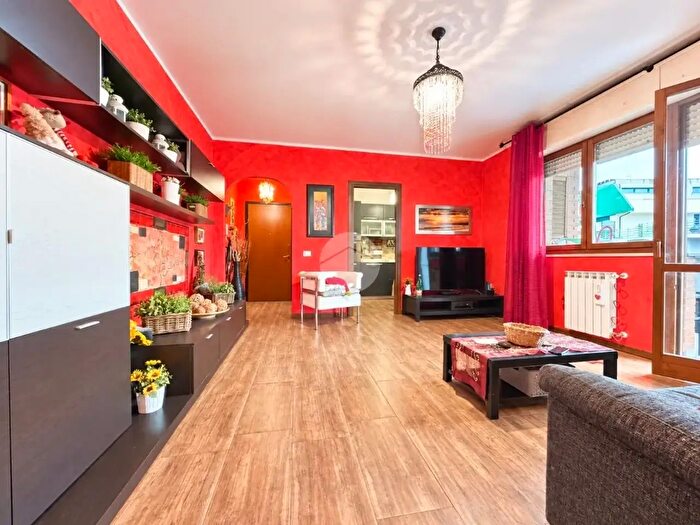 Appartamento trilocale in vendita in Via Beniamino Segre, Roma