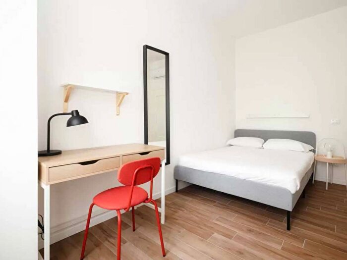 Appartamento quadrilocale in affitto in Via Savona, Piazza Napoli, Milano