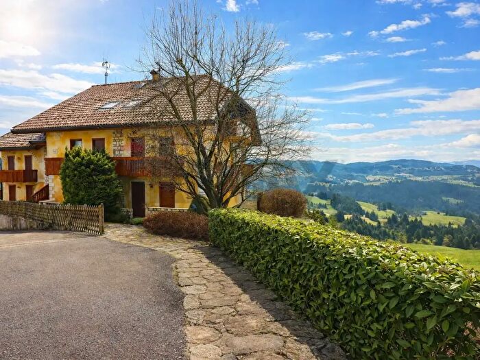 Appartamento quadrilocale in vendita in Via Maggiore, Roana