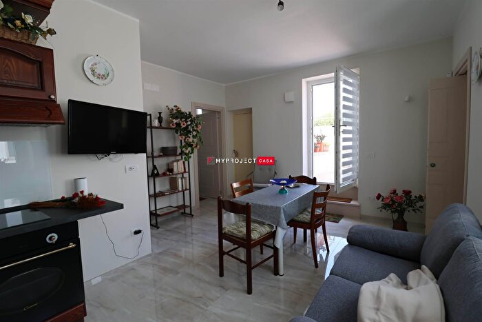 Appartamento trilocale in affitto in Via Vito Bascio, Martina Franca