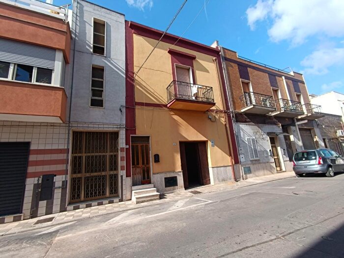 Casa con 10 locali in vendita in Carosino