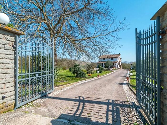 Casa con 12 locali in vendita in Strada Vigna Grande, Ronciglione