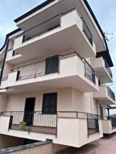 Casa con 6 locali in affitto in Via Enrico De Nicola, TrentolaDucenta