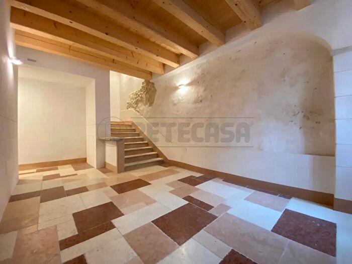 Appartamento con 6 locali in vendita in Bassano Del Grappa