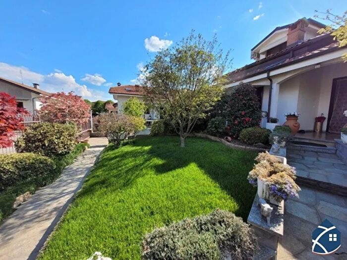 Casa con 7 locali in vendita in Airasca Via Don Aldo Martini, Airasca