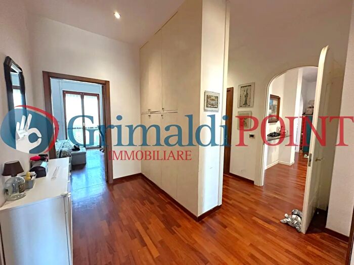 Appartamento con 8 locali in vendita in Via Lupiae, Lecce