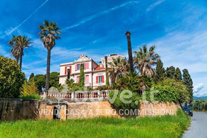 Appartamento trilocale in vendita in Strada Comunale Poggi Snc, Imperia