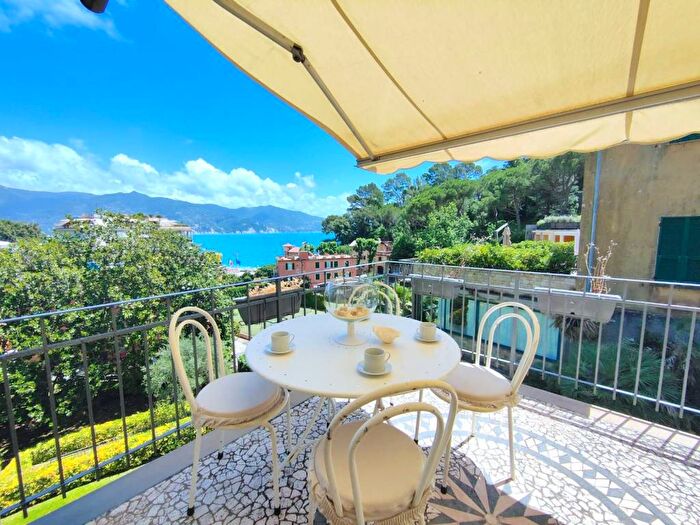 Appartamento trilocale in affitto in Via Fortunato Costa, Centro, Santa Margherita Ligure