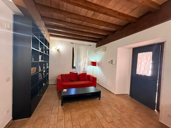 Appartamento trilocale in vendita in Via della Pineta Sacchetti, Roma