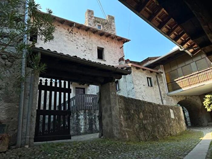 Casa con 6 locali in vendita in Via Piana, Ceto