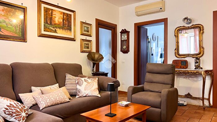 Appartamento quadrilocale in vendita in Via San Giulio, Formia