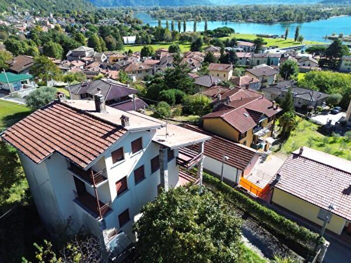 Casa con 6 locali in vendita in Via Montemezzo, Gera Lario