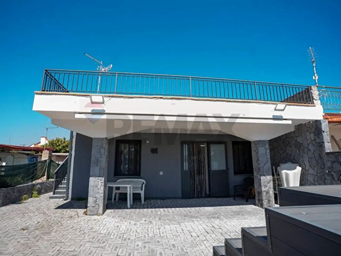 Casa quadrilocale in vendita in Viale AzzurroCda Agnone Marina, Augusta