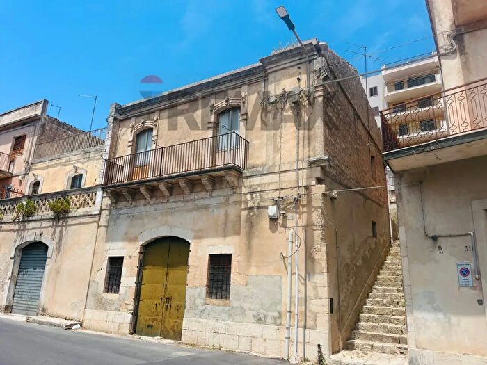 Casa con 5 locali in vendita in Via Roma, Modica