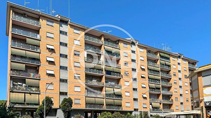 Appartamento trilocale in vendita in Via Augusto Terenzi, Roma