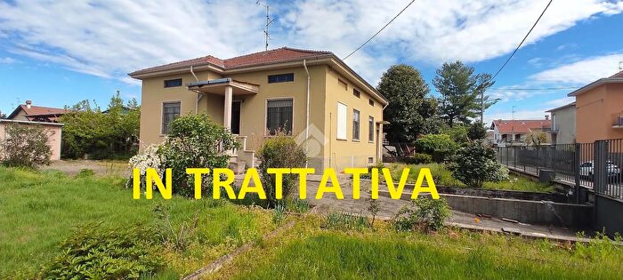 Casa quadrilocale in vendita in Via Maggio, Lonate Pozzolo