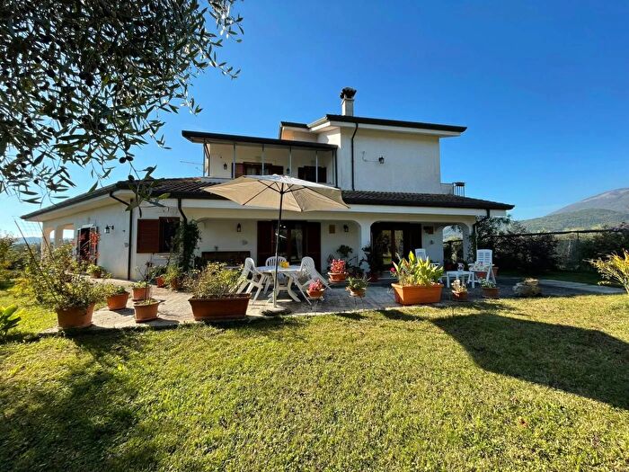 Casa con 15 locali in vendita in Via Calcara Fontanino Isola del Liri Frosinone, Isola Del Liri