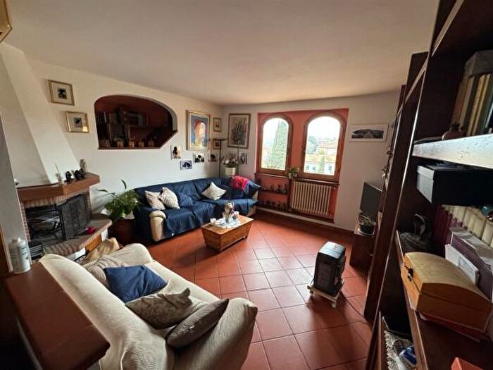 Appartamento con 6 locali in vendita in Signa