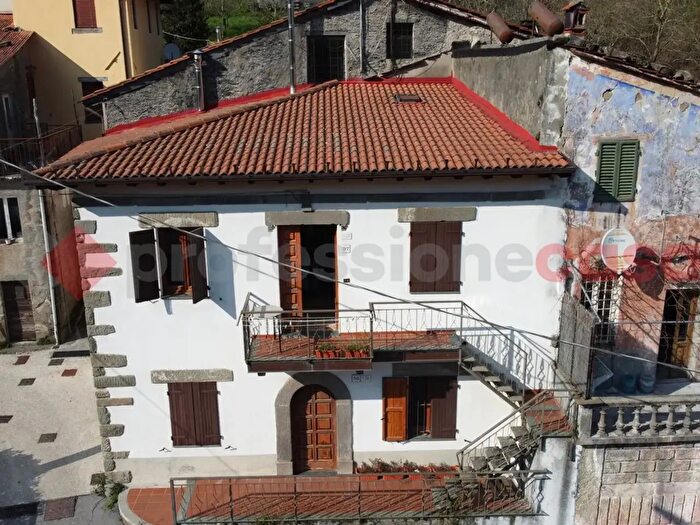 Appartamento trilocale in vendita in Via Fillungo, Pescaglia