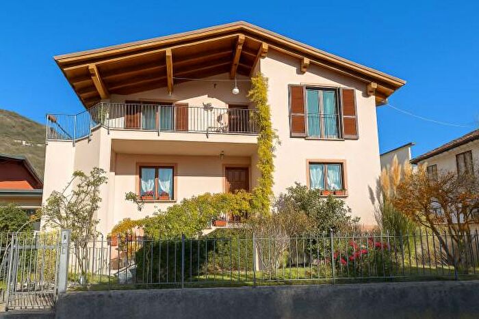 Casa con 5 locali in vendita in Via Cossoni, Gravedona ed Uniti