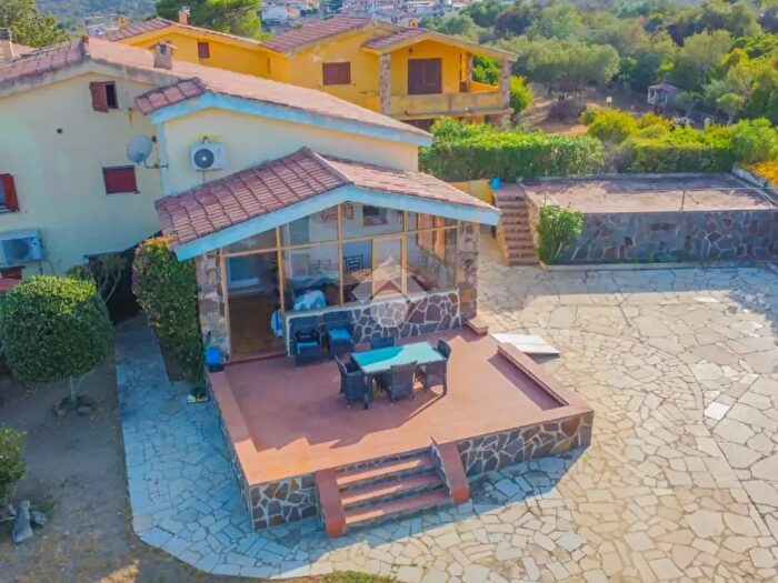 Casa trilocale in vendita in Via del Giglio, Olbia