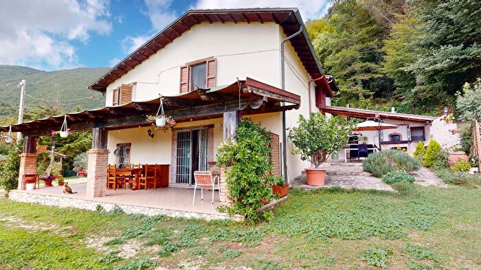 Casa con 6 locali in vendita in Via dei Frati, Greccio