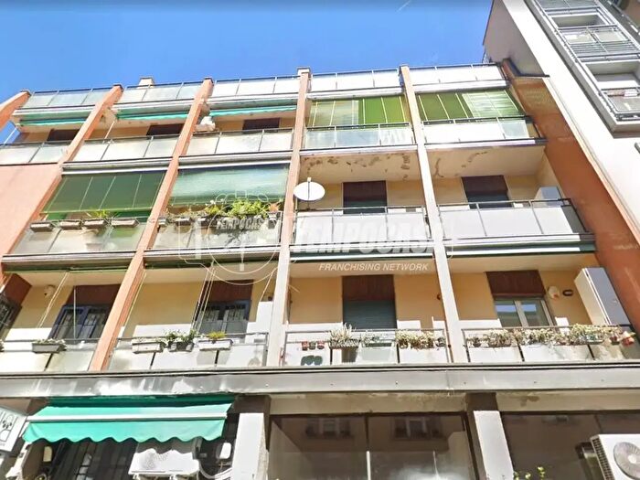 Appartamento trilocale in affitto in Via Luigi Varanini E, Milano
