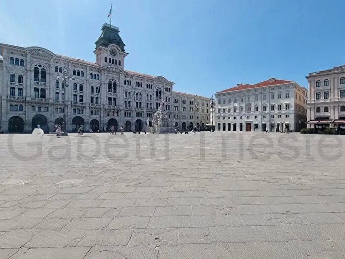 Appartamento trilocale in vendita in Piazza Unita', Trieste