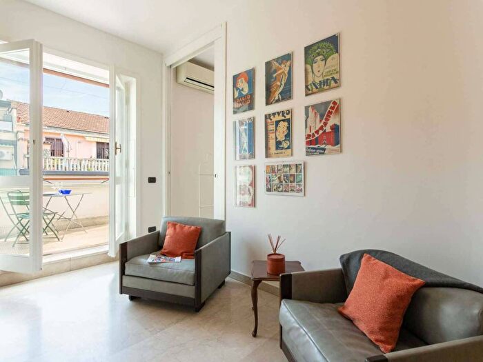 Appartamento bilocale in affitto in Via Copernico, Centrale, Milano