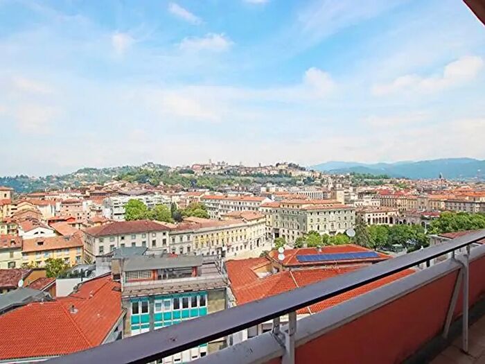 Appartamento con 7 locali in vendita in Via Tiraboschi, Bergamo