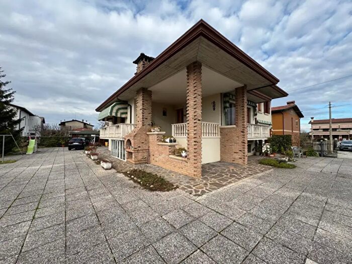 Casa con 5 locali in vendita in Via Cavin Maggiore, Pianiga
