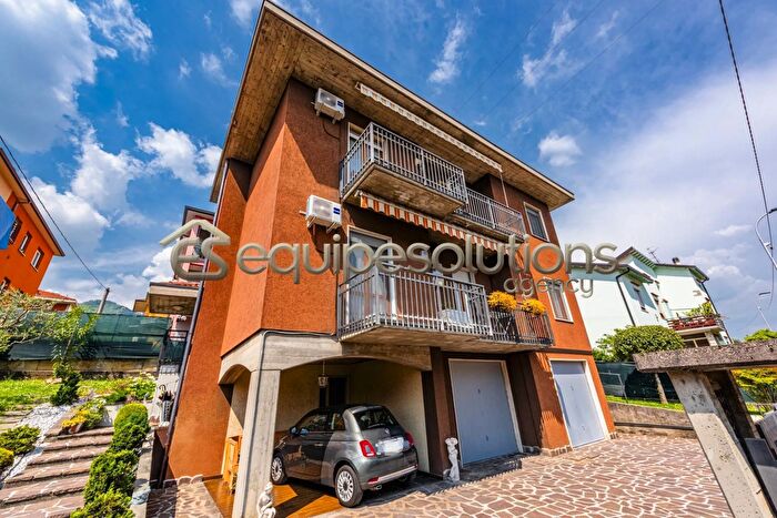 Casa con 6 locali in vendita in Via Mons Piazzoli, Alzano Lombardo