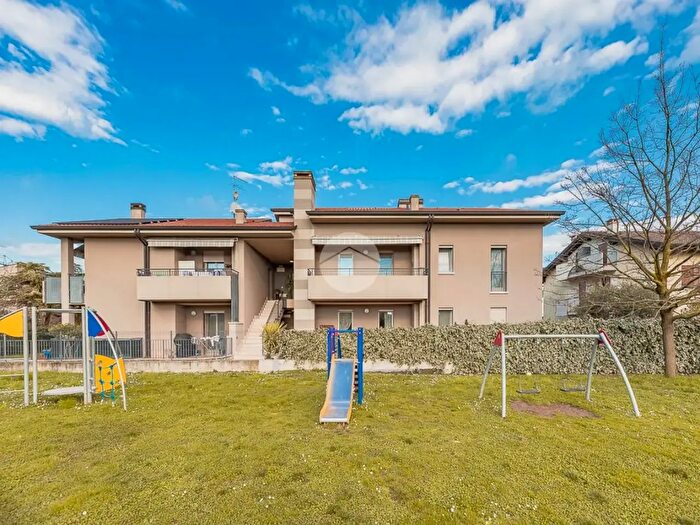 Appartamento quadrilocale in vendita in Via Mons Dario dal Gallo, Villafranca Di Verona