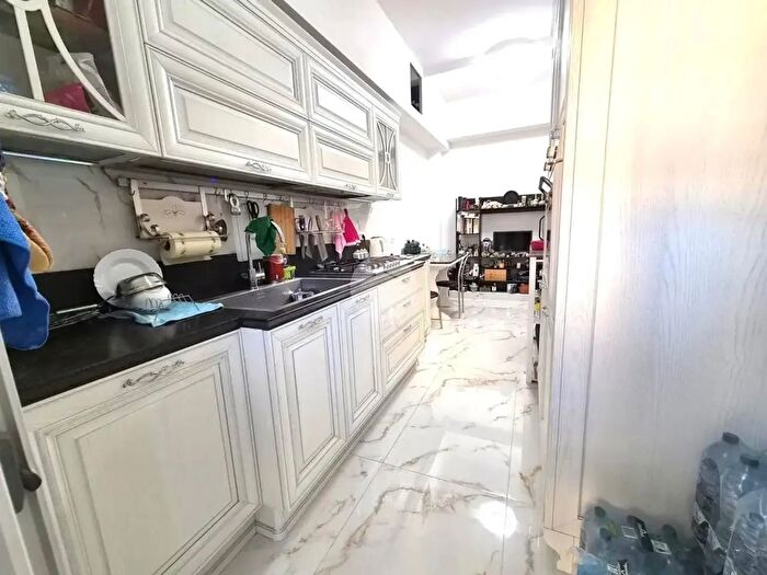 Appartamento quadrilocale in vendita in Appartamento Via Enna, Roma