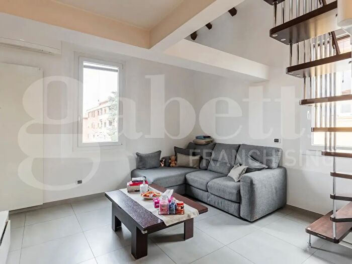 Appartamento con 5 locali in vendita in Via Emilia Levante, Bologna