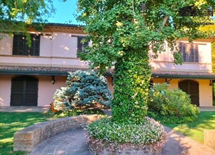 Casa con 6 locali in vendita in Viale Gorizia, Forli