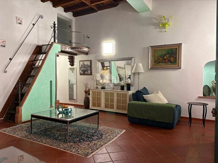 Appartamento trilocale in affitto in Via Borgo di Sotto, Centro Storico, Ferrara