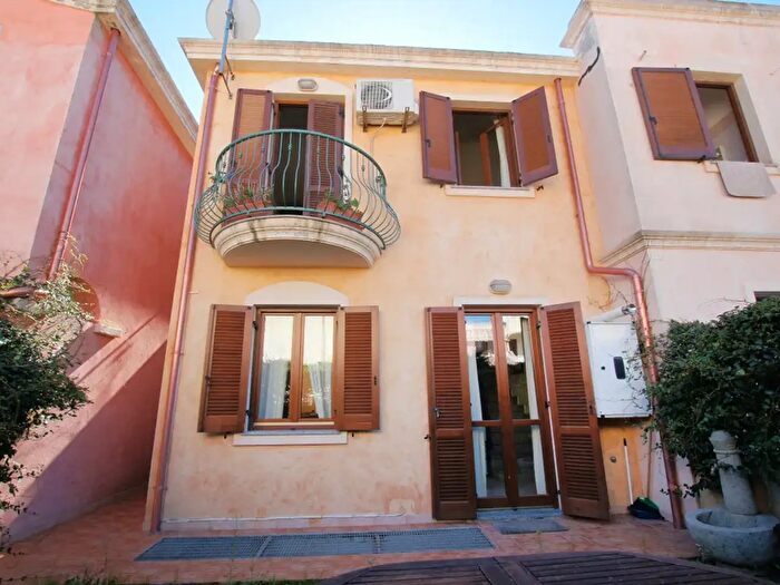 Casa con 6 locali in vendita in Via Sant' Ignazio, Pula
