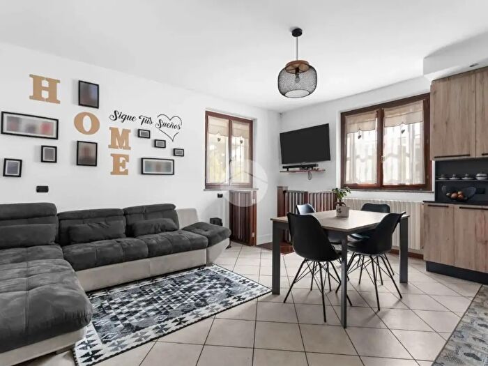 Appartamento trilocale in vendita in Via Giotto, Trezzano Sul Naviglio