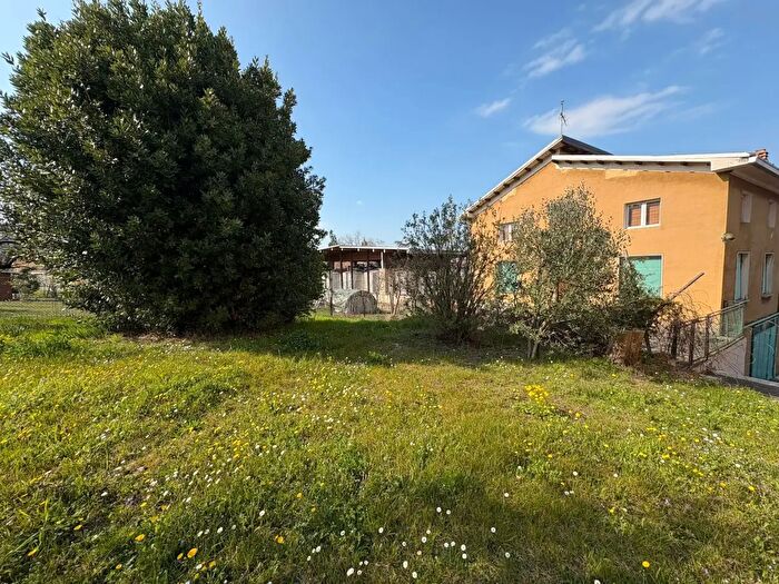 Casa quadrilocale in vendita in Ziano Piacentino