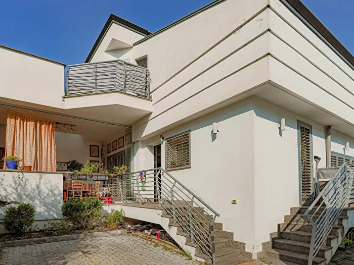 Casa trilocale in vendita in Viale di Castel Porziano, Roma