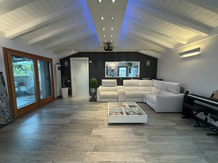 Appartamento con 5 locali in vendita in Via Gobetti, Buccinasco