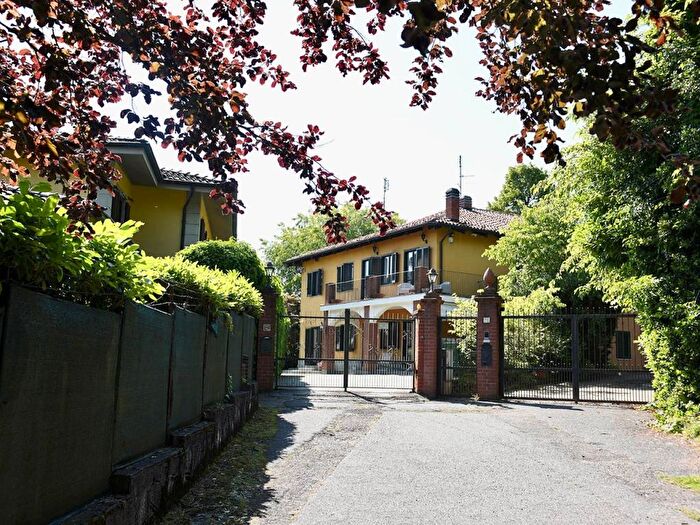 Casa con 6 locali in affitto in Strada Castelvecchio, Santa Brigida, Moncalieri