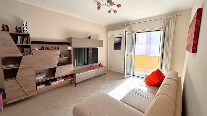 Appartamento con 6 locali in vendita in Via Pisa, Mondragone